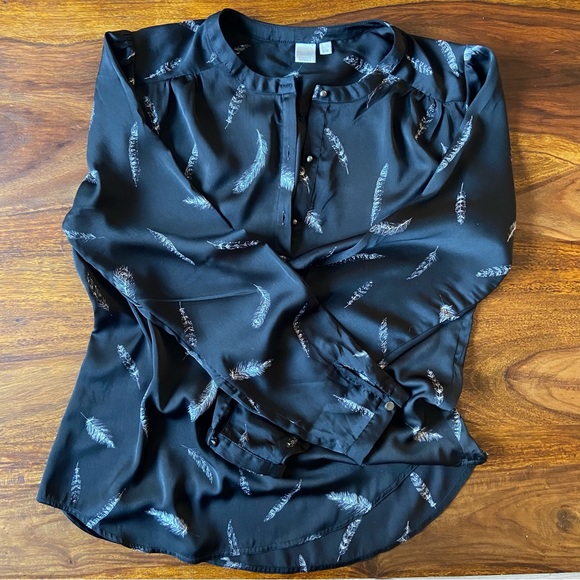 Black, silky blouse with feather pattern. Size medium. TWIK. - Picture 2 of 4